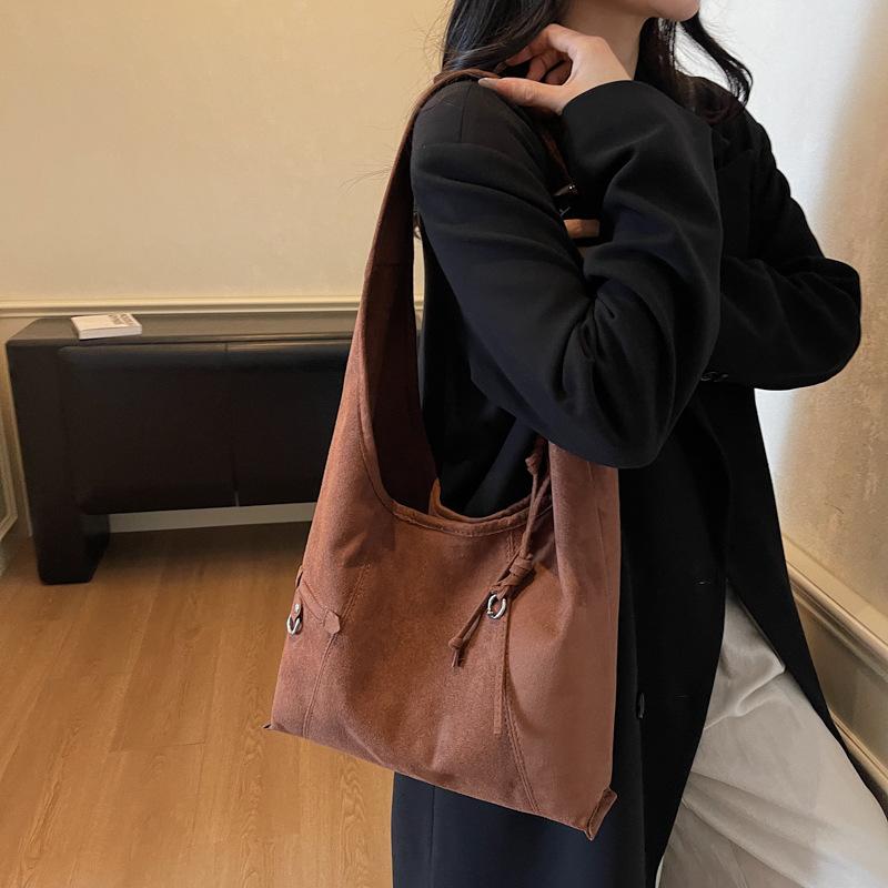 Осенняя ретро сумка-тоут большой вместимости 2025 супер огонь стиль Майяр ленивый ветер женская для работы темперамент простая на плечо