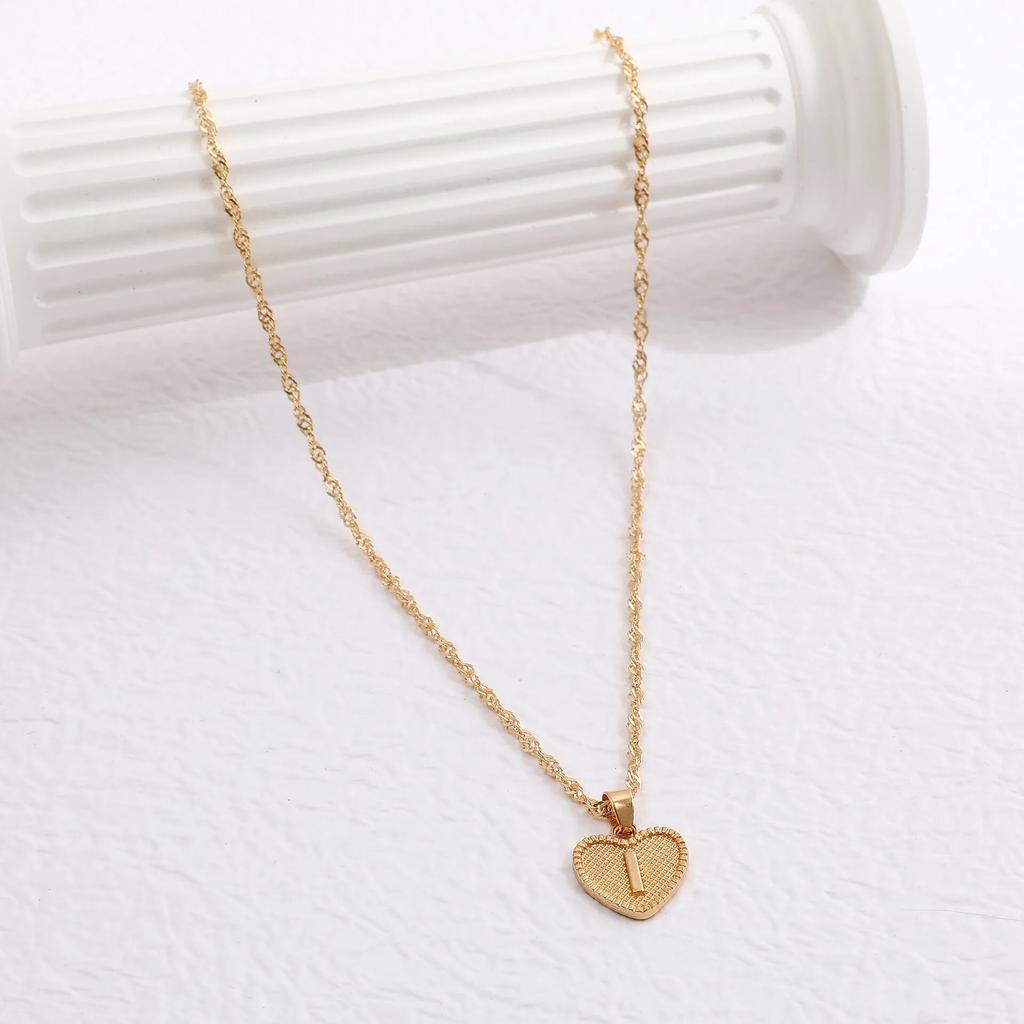 A-Z 26 Initials Name Necklaces Heart Pendant Letter Alphabets Necklace for Women 2023 Female Choker Chains Jewelry Trendy Gifts
