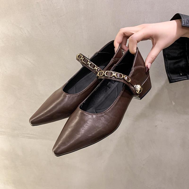 Повседневные туфли женские весна-осень 2025 года, новая корейская версия, модные туфли с острым толстым каблуком, неглубоким вырезом, пряжкой в виде одного слова, женские туфли