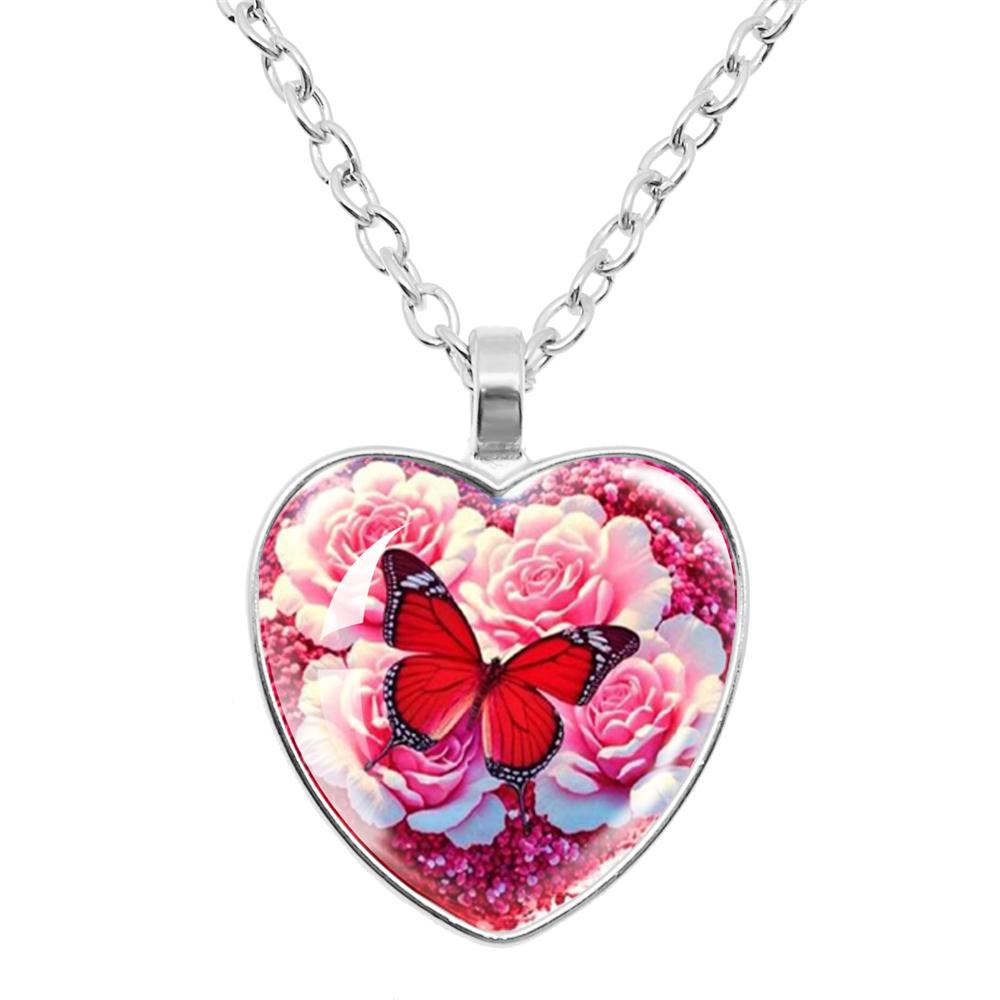 Personalized Fashion Retro Butterfly Heart Shaped Pendant Necklace Women's Birthday Gift Jewelry Handmade Creative Gift