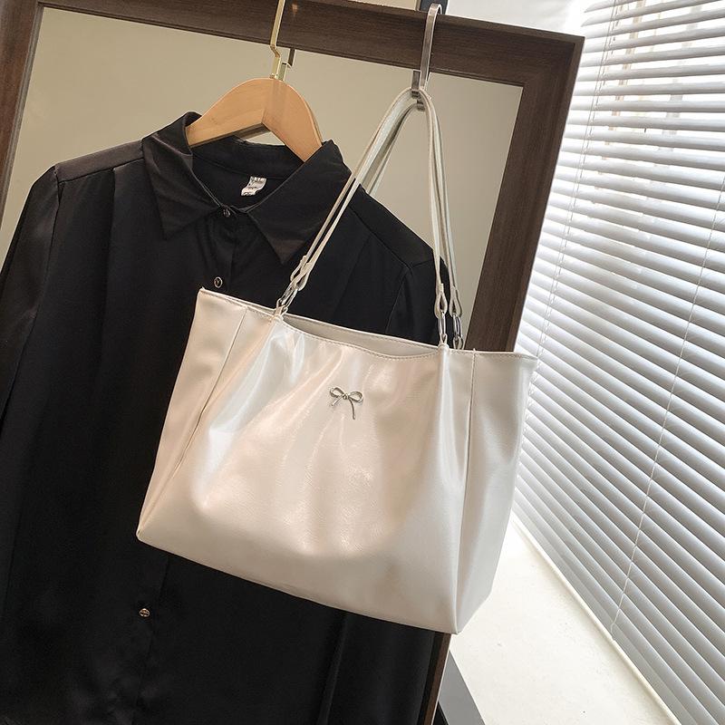 2025 Summer New Solid Color Simple Wind Large Capacity Casual Fashion Hong Kong Style Bright Underarm Shoulder Tote Bag