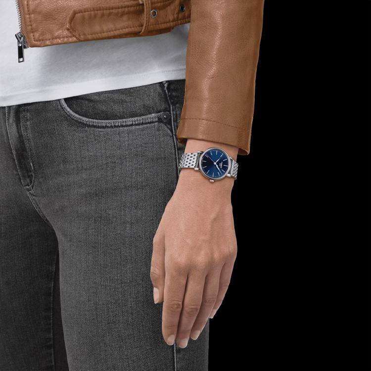 Tissot Классическая коллекция Кварцевый механизм Водонепроницаемость 50 метров Женские часы 34 мм Синий циферблат T143.210.11.041.00