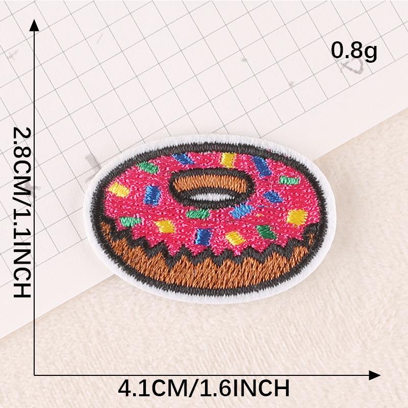 Вышитая нашивка на одежде и аксессуарах своими руками