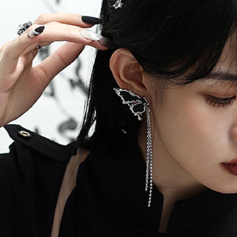 RUI RUI YU Asymmetrical Black Butterfly Wing Earrings Women's New Fashion Earrings Popular Design Tassel Jewelry
