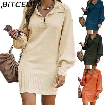 Женское платье-свитер - Вязаное платье средней длины с воротником и рукавами-колокольчиками однотонной расцветки