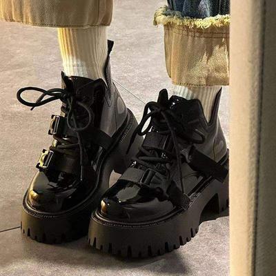 Черные ботинки Мартин для женской весны и осени маленькие мужские 2025 новые студенческие универсальные увеличивающие рост жареные уличные локомотивные короткие ботинки тренд