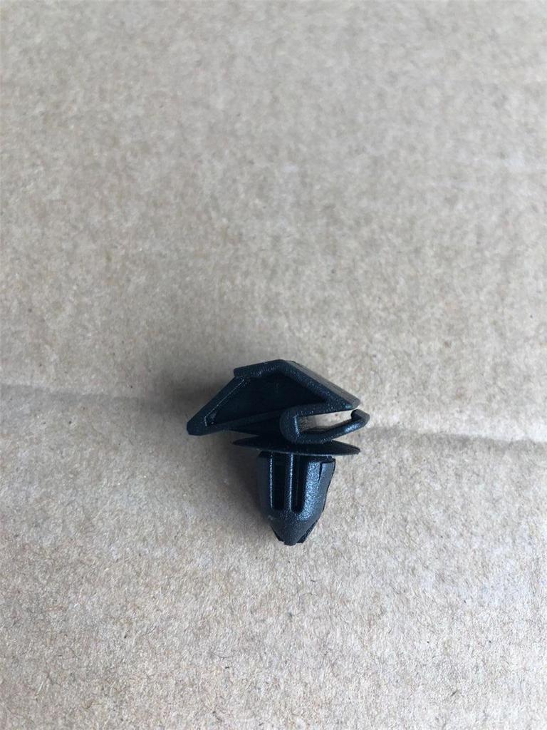 50 шт. Клипса молдинга угла крыла и порога для Ford Focus W790225S900