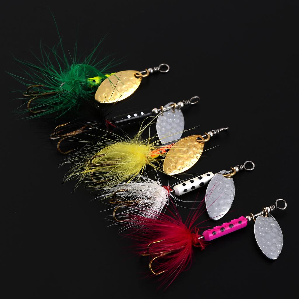 Набор приманок для рыбалки в контейнере