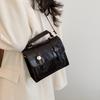 Niche Design Bag Women's 2025 New Autumn and Winter Retro Fashion Portable Small Square Bag High-end Versatile Messenger Bag