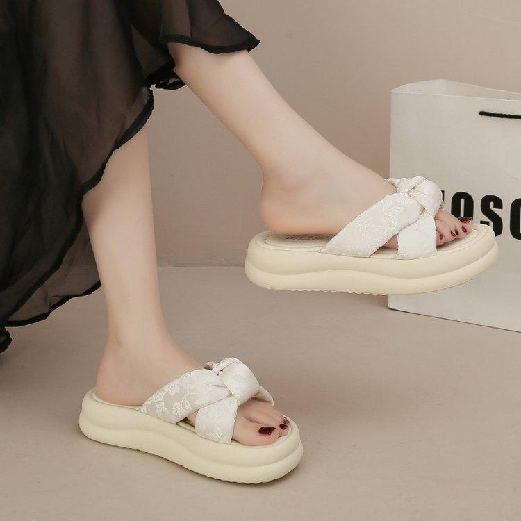 Thick-bottomed Cool Slippers Female Summer Wear 2025 New Fairy Style with Skirt Thick-bottomed Fashion One-word Beach Slippers