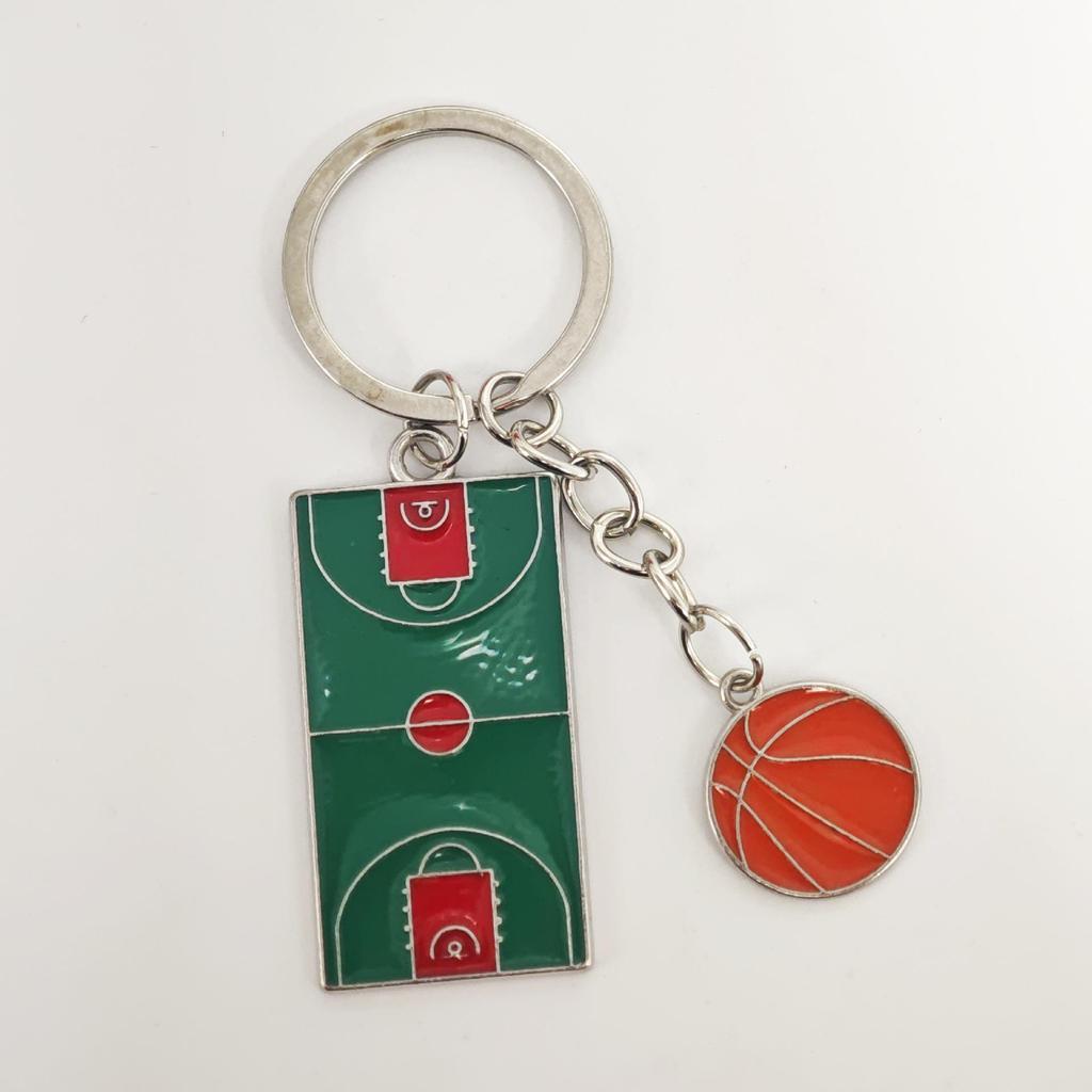 Креативный брелок-подвеска в виде футбольного и баскетбольного мяча - Идеальный сувенир для фаната или аксессуар для ключей автомобиля