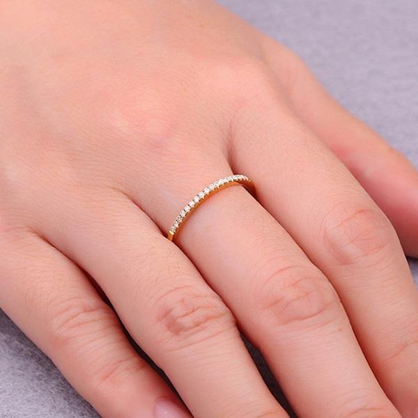 Модное тонкое кольцо с кристаллами для женщин