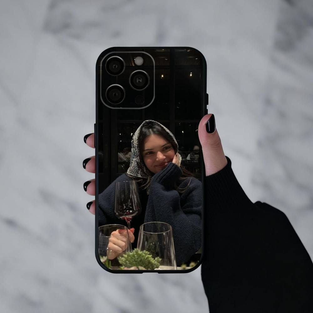 Модель K-Кендалл Николь J-Дженнер Чехол для телефона для iPhone 17pro,16,15,14,13,12,11 Plus,Pro Max,XS,Мягкий силиконовый черный чехол