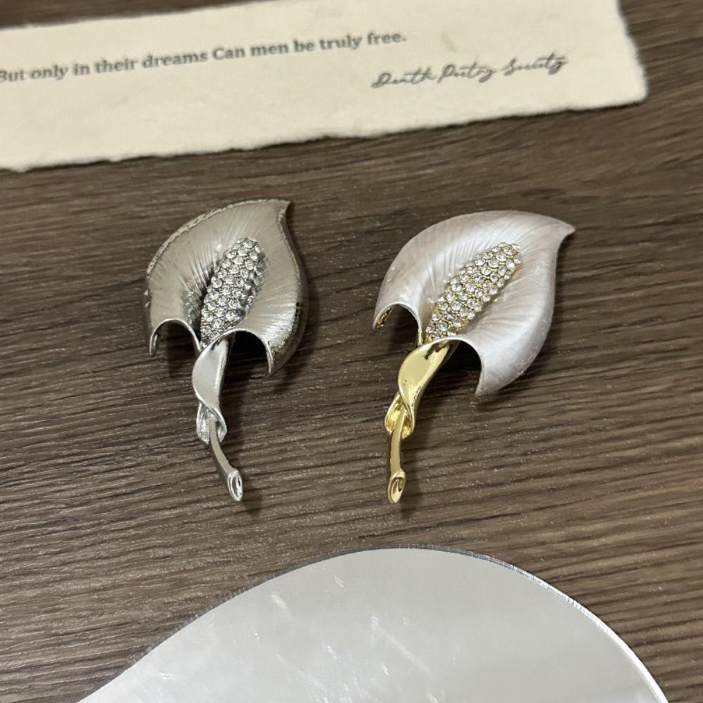 Цинк Цинковый сплав Металлические Броши-цветы Ювелирные аксессуары Женская брошь Преувеличенные броши Украшение