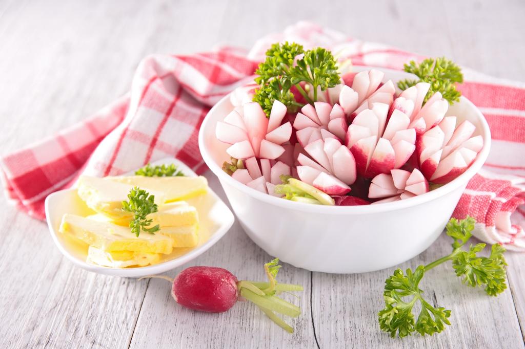 SAFLAX Сад в сумке - Органический - Редис - Французский завтрак - 150 семян - С субстратом в подходящем стоячем мешке - Raphanus sativus