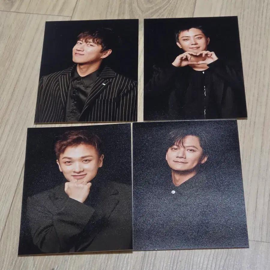 Selling Sechskies photos as a bundle