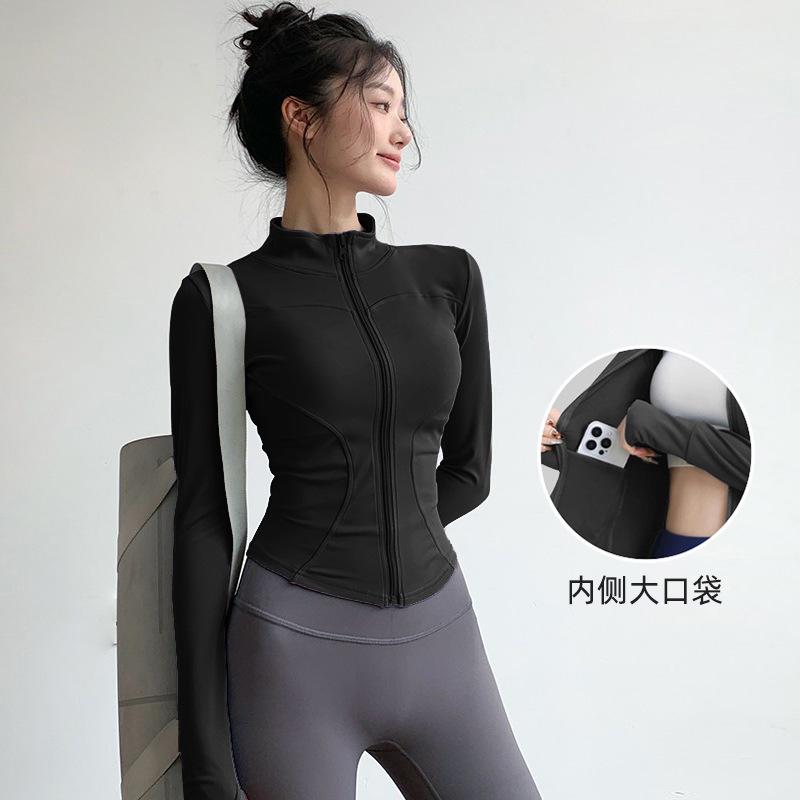Sunscreen clothes, yoga clothes, jackets, quick-drying and thin, tight Pilates tops, running, outdoor sports, fitness, cycling clothes.