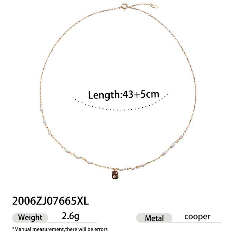 Elegant Copper Pendant Necklace With Natural Freshwater Pearl 18K Gold Plated Minimalist French Luxury Style Women