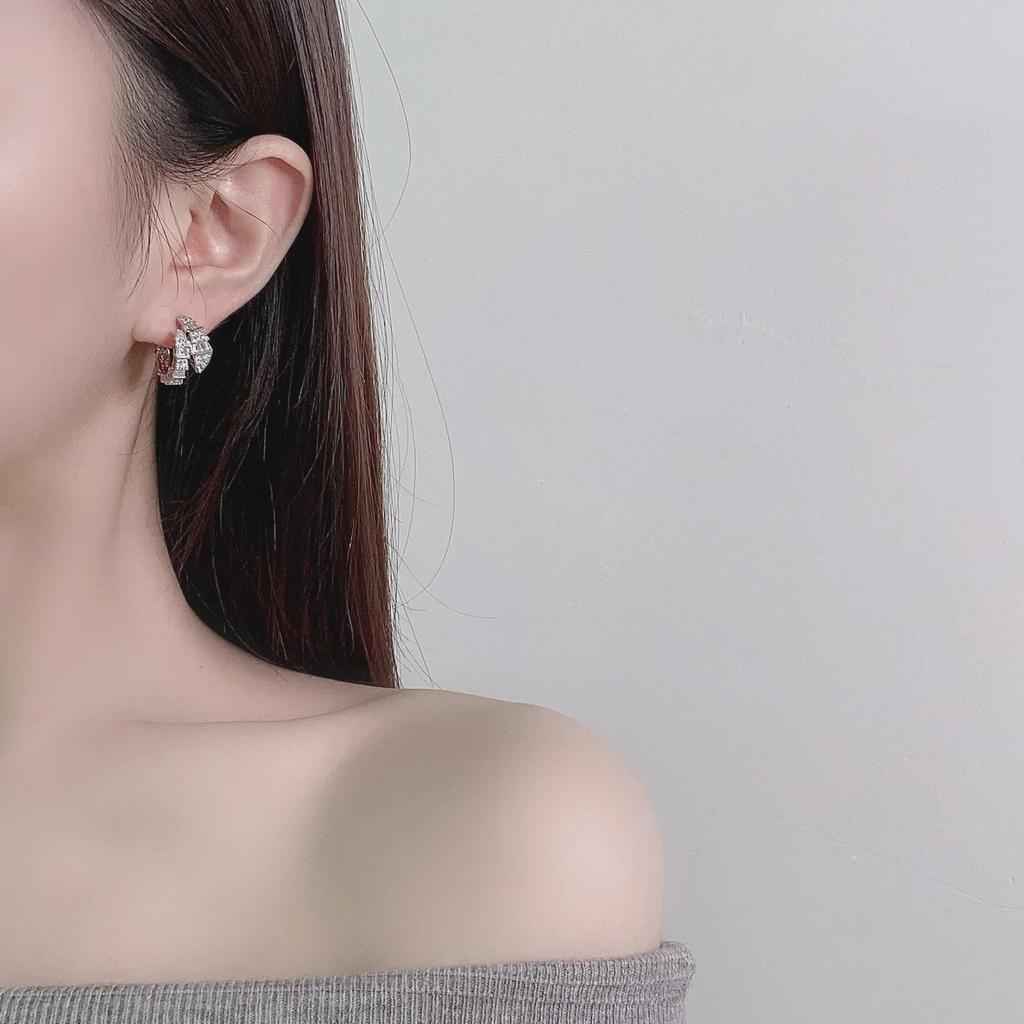 Элегантные серьги из циркония в стиле змеиной кости с иглой из серебра 925 пробы — роскошный дизайн для женщин