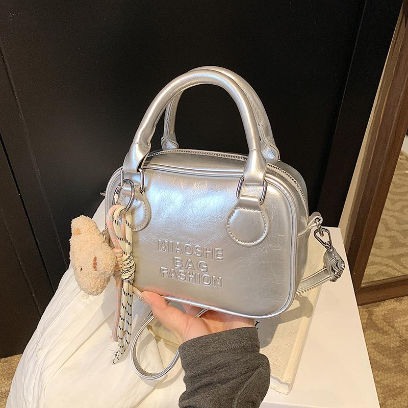 Премиальная ретро сумка-тоут женская весна и лето 2025 популярная сумка через плечо повседневная универсальная сумка-мессенджер маленькая квадратная сумка