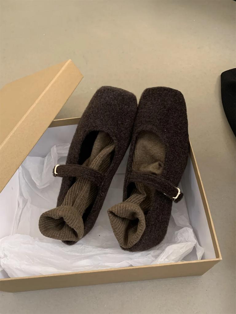 Fashion Flat Shoes for Women 2025 New Autumn and Winter French Retro Temperament Flat Bottom Hairy Shoes Women's Mary Jane Pumps Flats