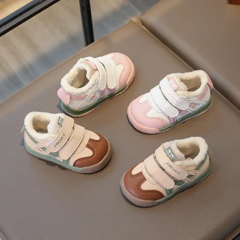 2024 Детская повседневная обувь для девочек и мальчиков, зимняя новая мода в корейском стиле с мягкой подошвой, универсальная плюшевая, сохраняющая тепло обувь для ходьбы