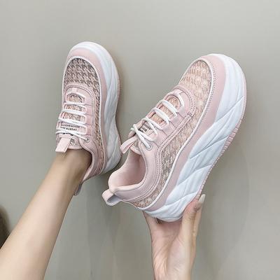 Женские модные сетчатые кроссовки 2024 года, весна-лето, новые, на толстой подошве, увеличивающие рост, дышащие, удобные, маленькие белые туфли
