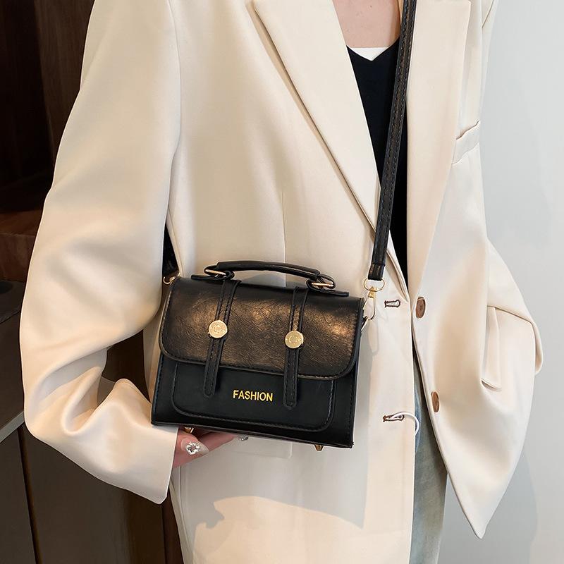 Premium Sense Retro Handbag Bag Women's Winter 2025 Popular Versatile Commuter Shoulder Bag Crossbody Small Square Bag