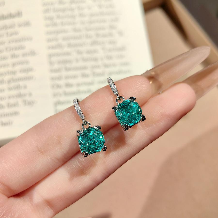 Классическое ожерелье-подвеска 'Голова быка' с розовым звездчатым анисом, огранка 'роза', параиба, красочные серьги-пусеты с бриллиантами, кольцо с розовым бриллиантом, браслет цвета морской волны