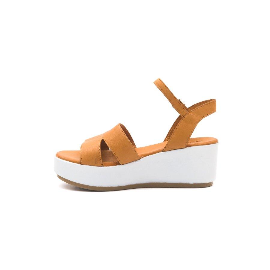 Женские комфортные босоножки на танкетке из натуральной кожи