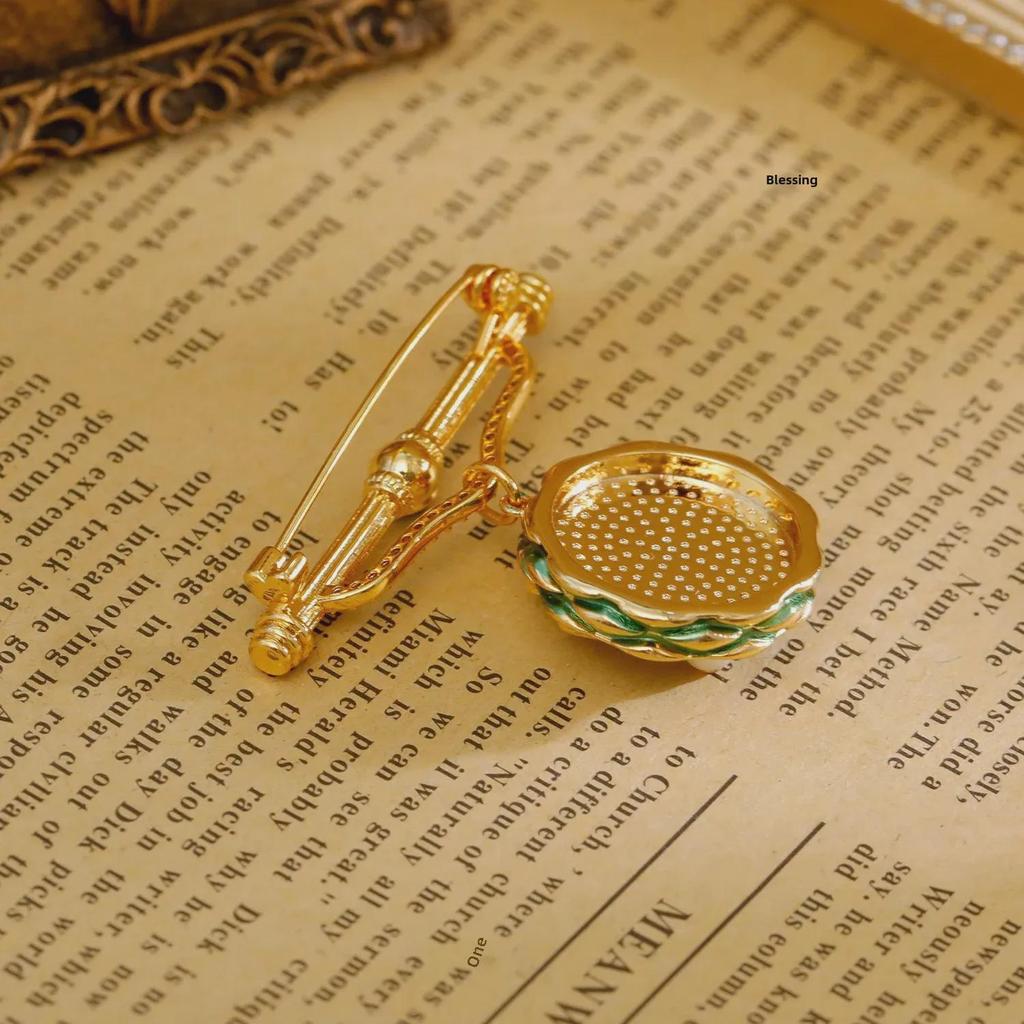 High-End Medieval Vintage Pearl Brooch for Women - Palace Oil Painting Niche Design Suit Pin
