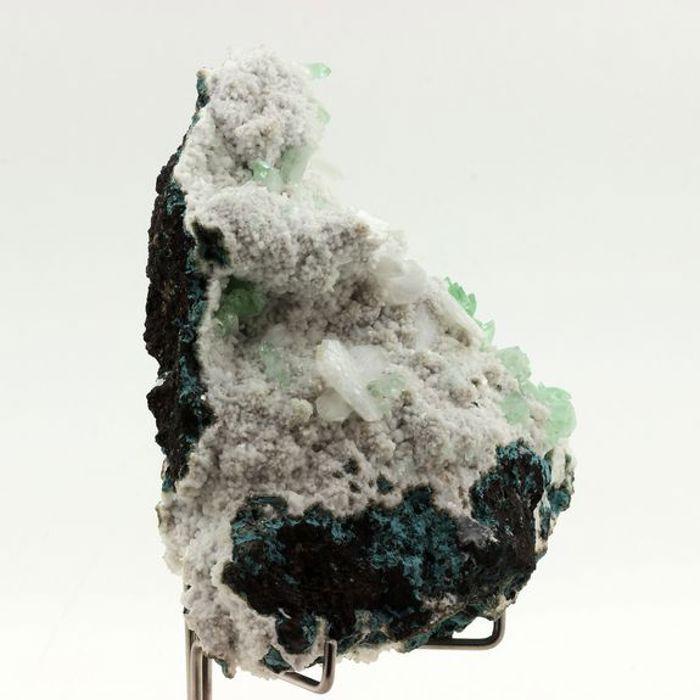 Pierres et Minéraux. Fluorapophyllite-(K) + Stilbite. 2645.0 ct. Jalgaon District, Nashik, Maharashtra, Inde.