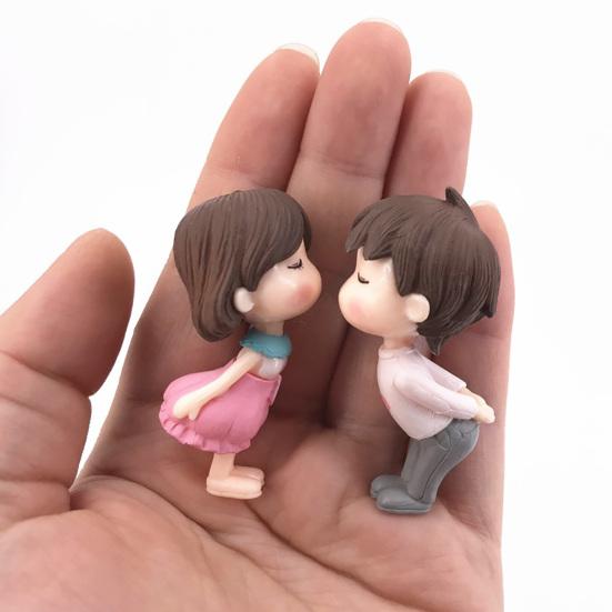 2Pcs Kiss Dolls Mini Landscape Ornaments Figurines Fairy Garden Dollhouse Decor
