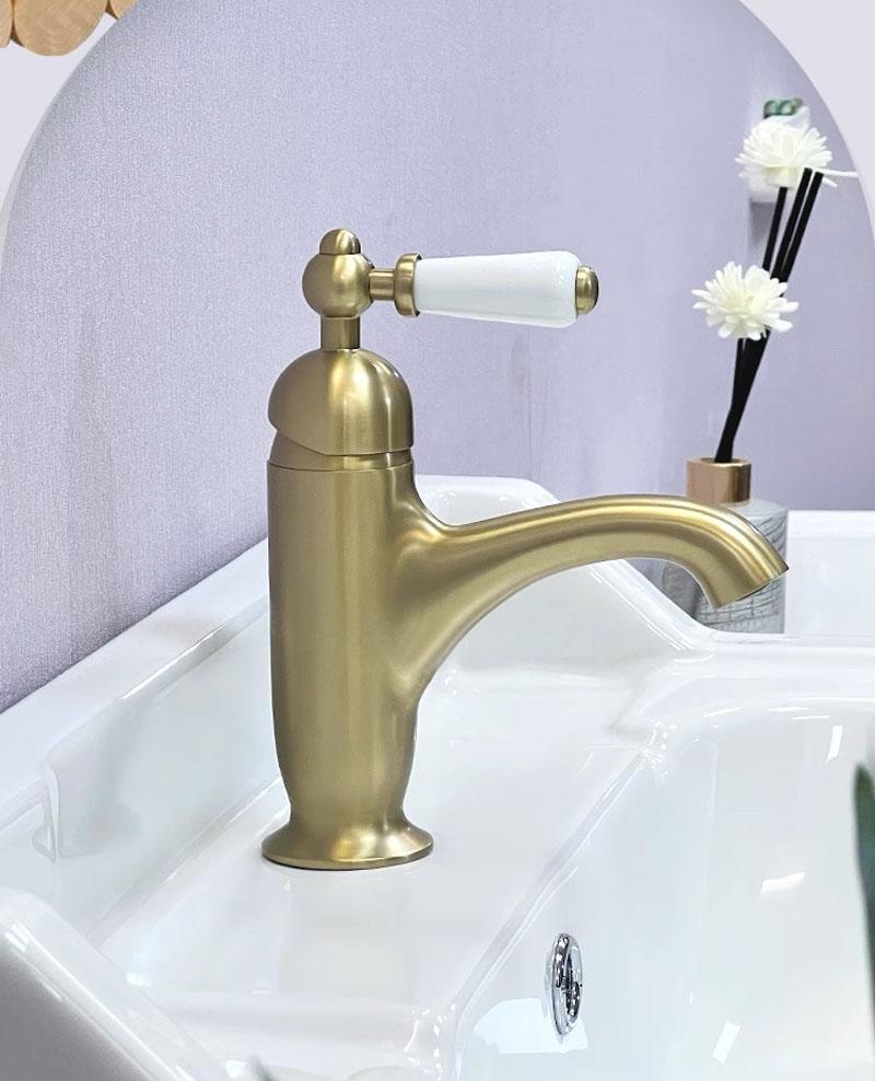 Смеситель для раковины с покрытием под золото Хромированные смесители для горячей и холодной воды Старинный смеситель для раковины Смесители Керамическая ручка Черные смесители для раковины