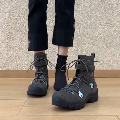 Версия из коровьей кожи~ Премиальные серые замшевые ботинки Мартин на толстой подошве женские на шнуровке на липучке в спортивном стиле рекреационные ботинки-локомотивы одинарные ботинки