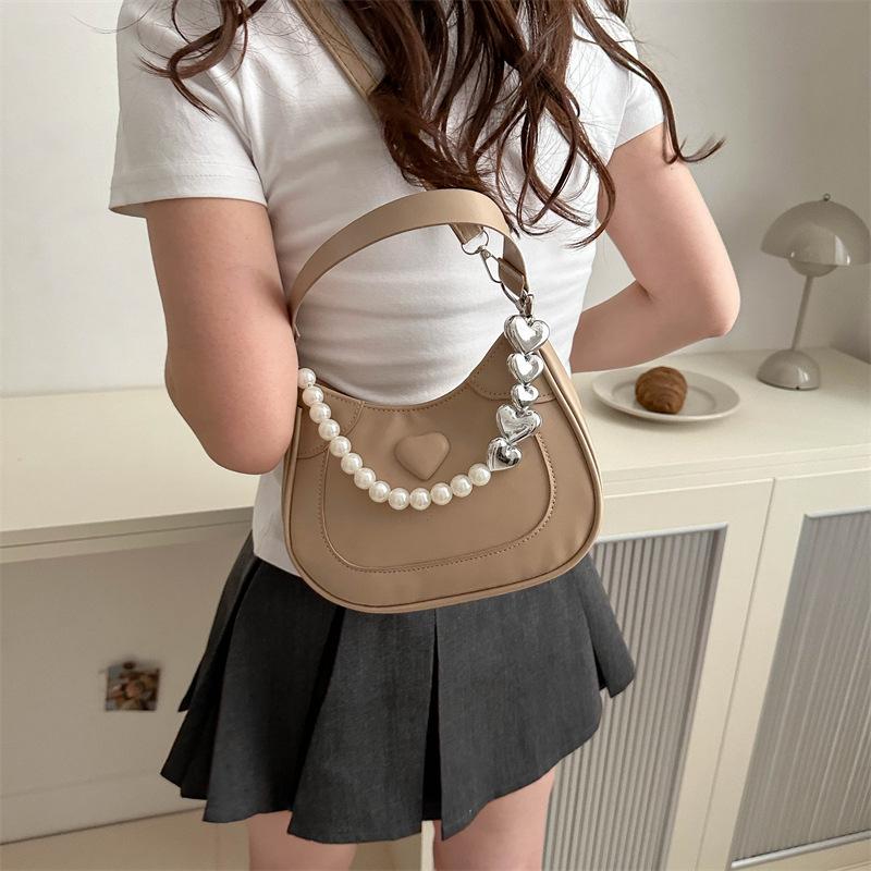 Жемчужная сумочка женская 2024 новая трендовая корейская нишевая сумка подмышку премиальная иностранная сумка-мессенджер сумка на плечо