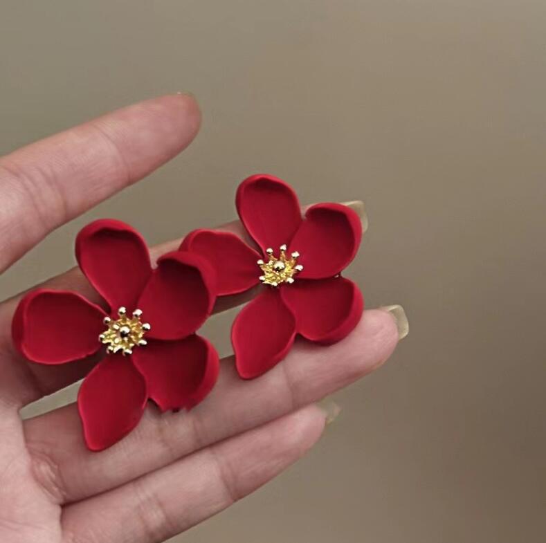 Gold Color Matte Texture Metal Flower Retro Earrings for Women Girls Fashion Party Jewelry Gifts 2024