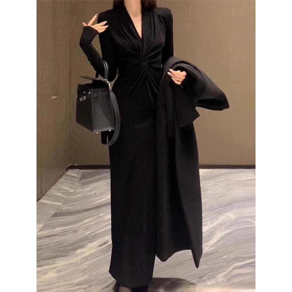 Весенне-осеннее новое черное трикотажное платье с V-образным вырезом, повседневное женское облегающее нишевое длинное платье