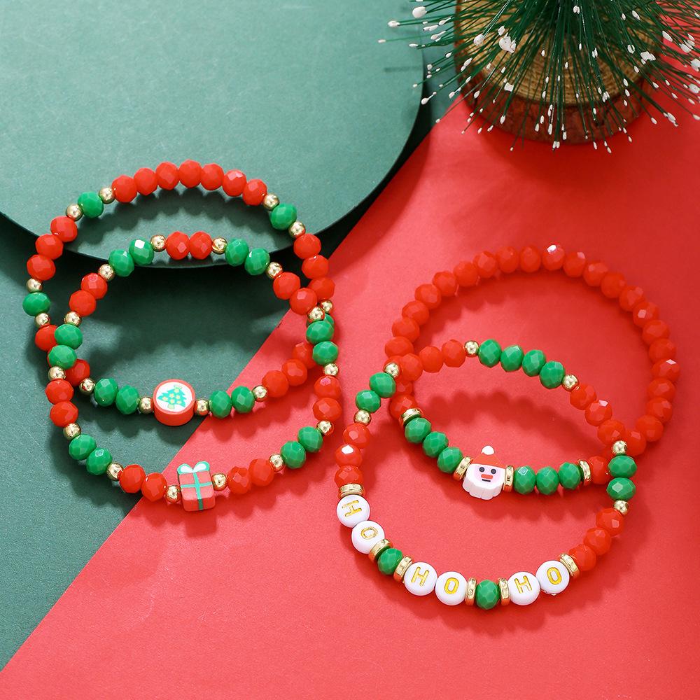 Набор рождественских браслетов-шармов: Санта, Олень и Колокольчик Дизайн из Бисера и Жемчуга из Полимерной Глины