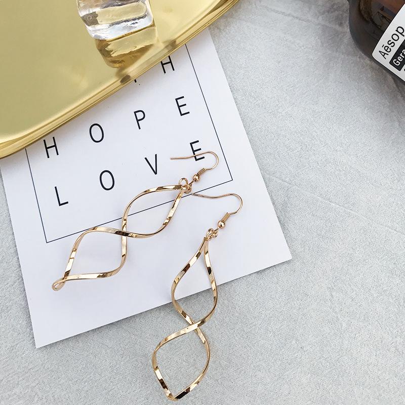 Современные геометрические серьги-капли в виде спиральной волны - Модные металлические украшения для женщин