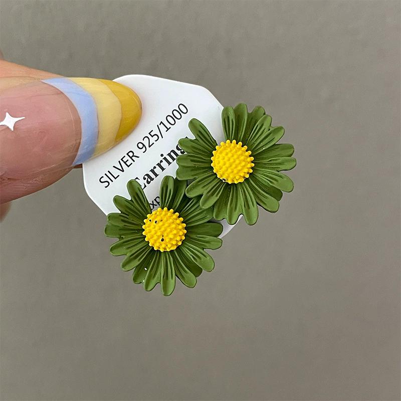 Модные милые серьги-гвоздики с ромашками для женщин и девочек, корейская мода, асимметричные серьги-цветы, желтые, белые, зеленые, праздничные украшения
