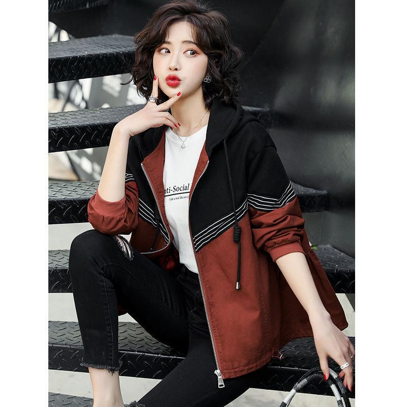 Повседневная женская ветровка свободного кроя с капюшоном и вставками на осень