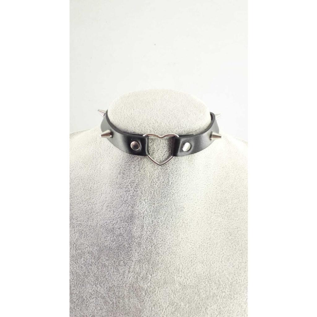 Gothic Choker With Heart And Short Barbs