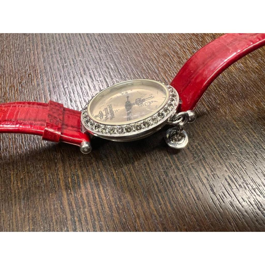 Подержанные красные часы Vivienne Westwood