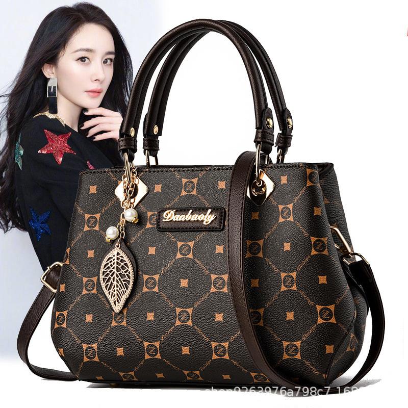 Elegant Korean Style Large Tote Bag For Women Spacious Handbag With Stylish Design