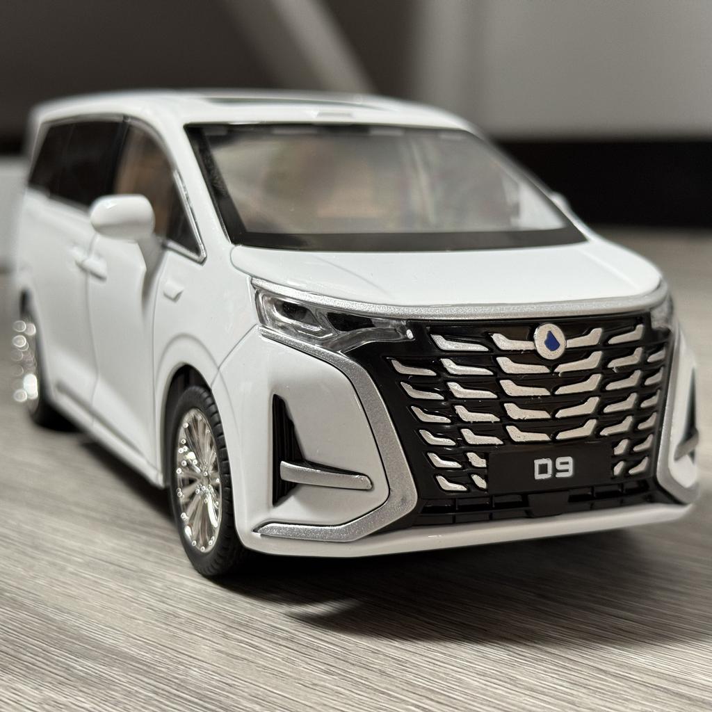 1:24 DENZA D9 New Energy MPV Die Cast Metel Cars Toy Pull Back Model Cars With Sound And Light Home Trendy Toys Ornament Collect
