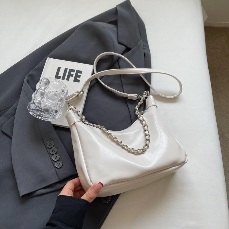 Simple and Fashionable Underarm Bag, Commuter Messenger Bag, Large-capacity Versatile Casual Tote Bag.