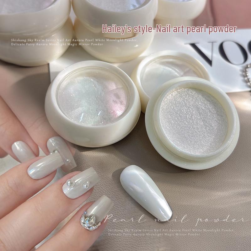 Маникюр с жемчужной пудрой Hailey Lux Satin: Свадебные ногти «Белый лунный свет»