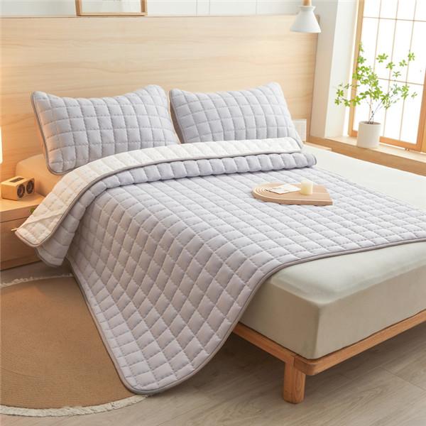 Waterproof  Mattress Pad Antibacterial and Mite-proof Bed Mat Non-Slip Mattress Cover Waterproof Thicken Quilted Bedspreads(No Pillowcases )