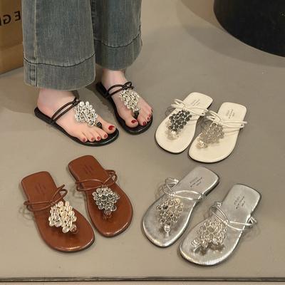 Шлепанцы женские носят новые летние ретро популярные модные металлические на плоской подошве крутые тапочки